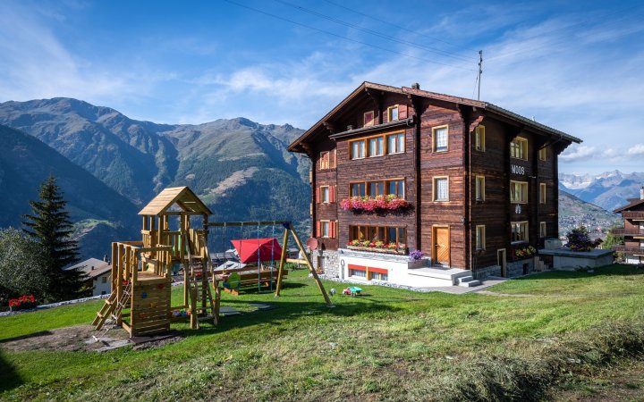 Wo Kinderherzen höher schlagen -  Eigener Kinderspielplatz